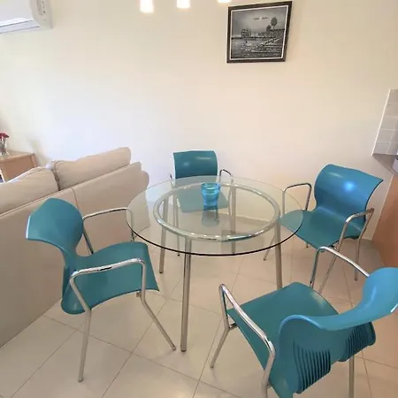 SIRENA CYPRIA - Cozy Apartment in Paphos Apartament *